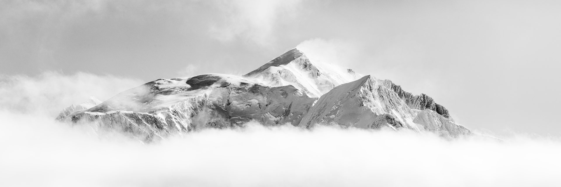 Panorama sur le sommet du mont Blanc vu depuis Megève et Combloux