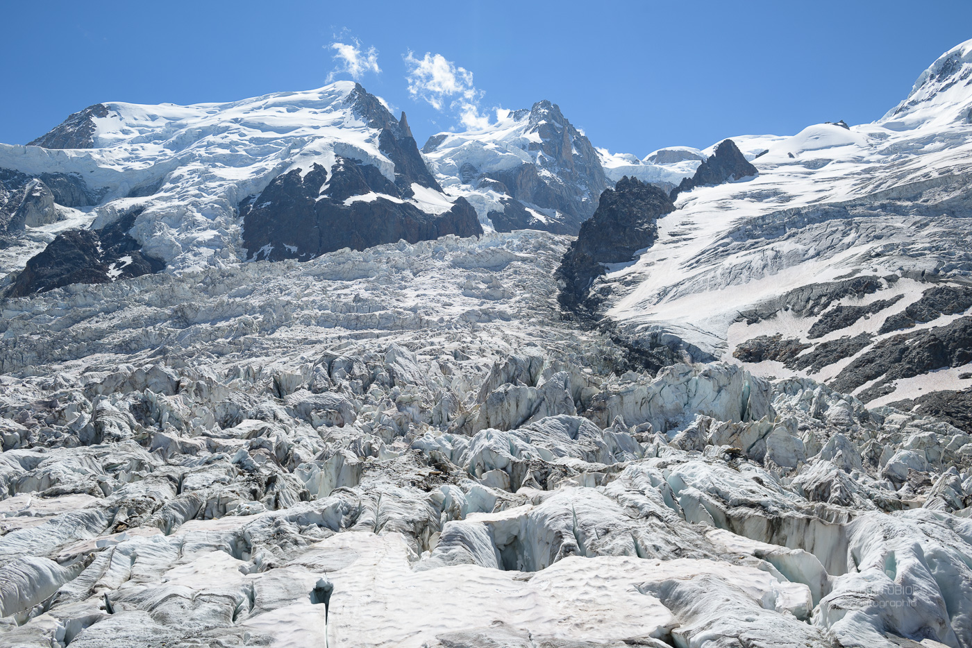 Vue sur les glaciers depuis la Jonction. Glacier des Bossons, Mont-Blanc-du Tacul et Mont Maudit. Massif du Mont-Blanc.
